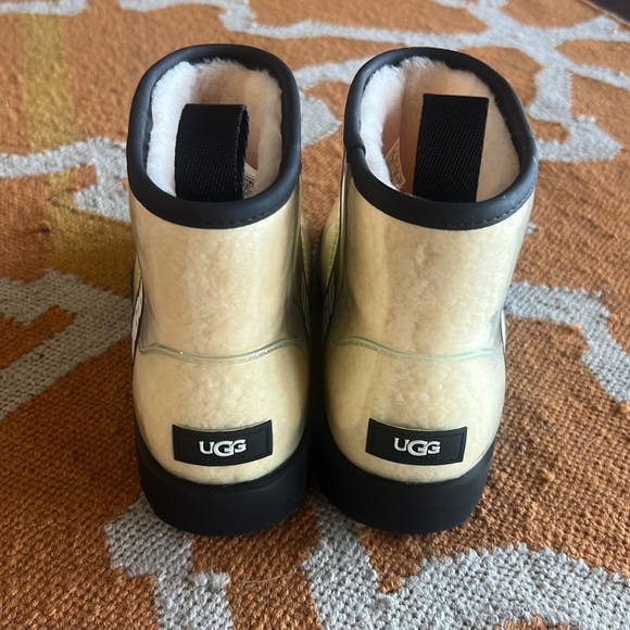 Ugg classic clear mini boot natural/black size 8 NWT - Picture 3 of 12